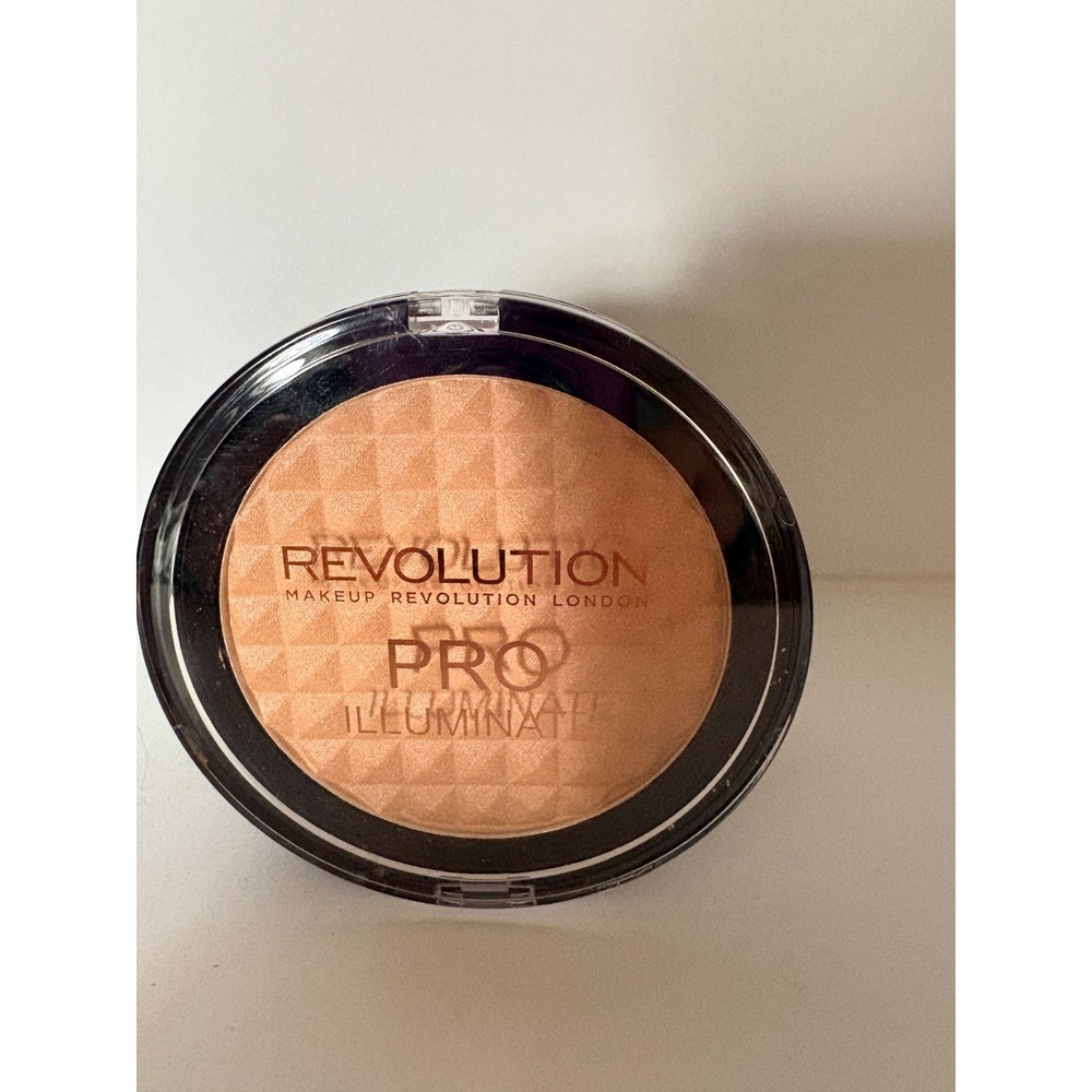 Revolution Makeup PRO Illuminate‎ Highlighter .52 oz Item 20129 - NEW